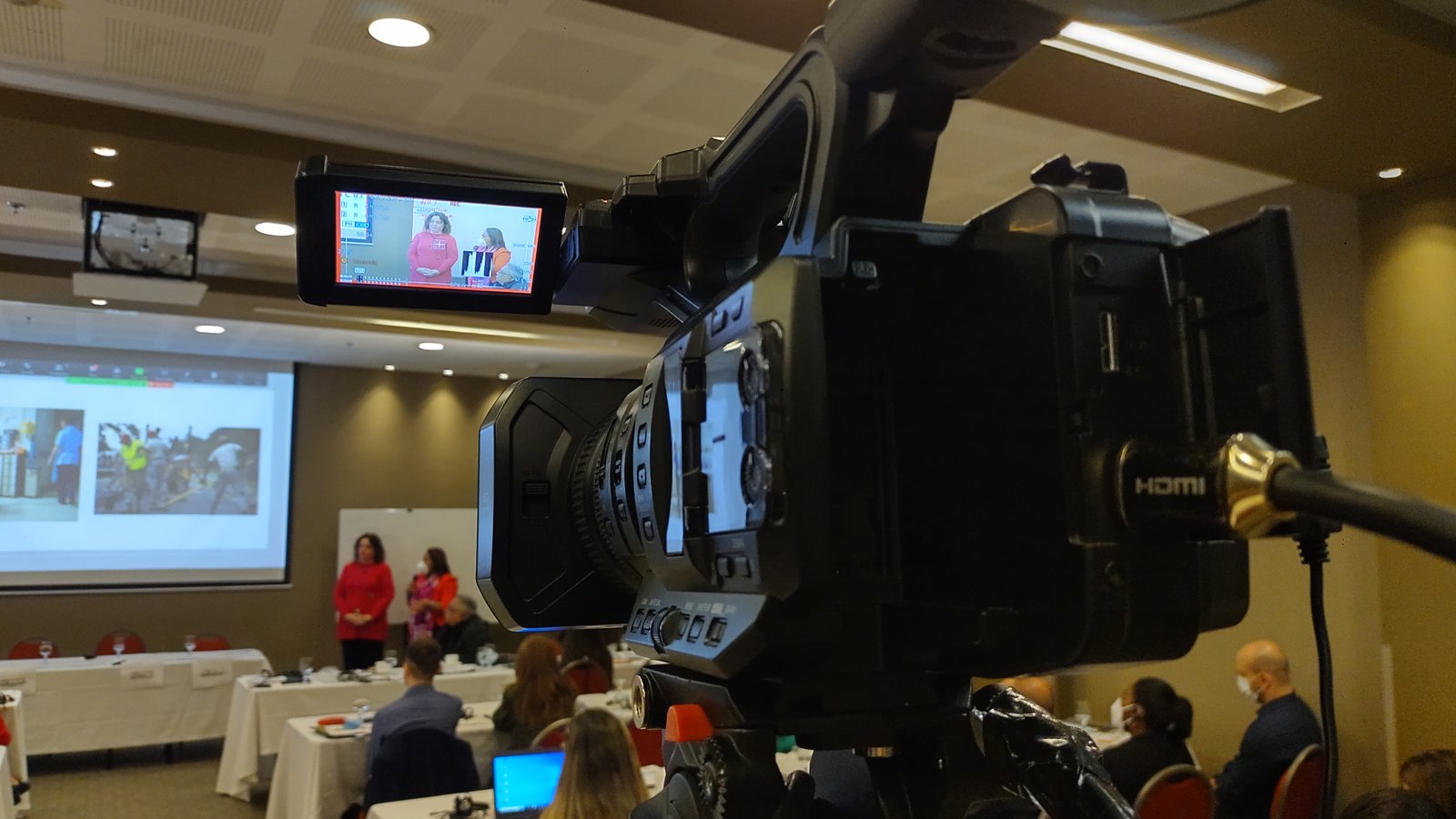 Realización multicámara para transmisión en vivo de congreso